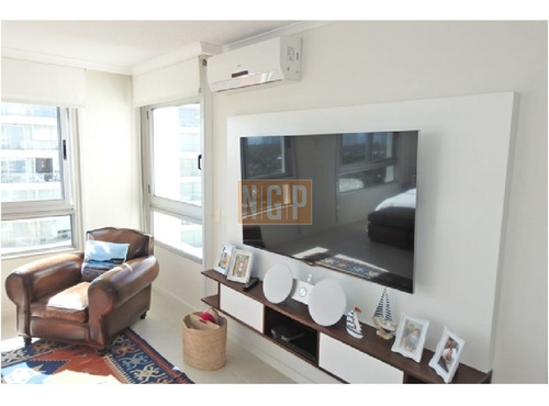 Imagen 20 de 30 de En Exclusividad Departamento De Metraje De 2 Dormitorios Transformado En Loft Roosevelt, Punta Del Este Piso Alto Con Vista Al Mar!