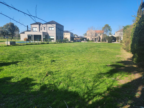 Venta Terreno En Barrio Los Jazmines Pilar Del Este