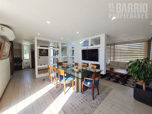 Casa En Venta De 6 Dorm. En Chicureo Poniente Colina
