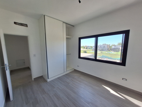 Casa En Venta Con Pileta Santa Elena