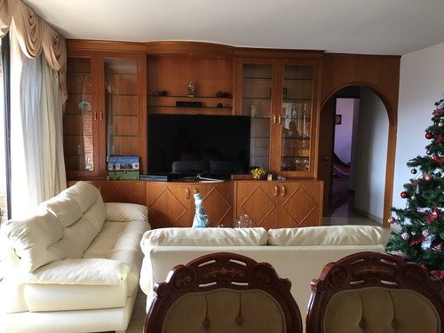 Imagen 2 de 12 de Alquilo Apto 150mt2 3h+s/2b+s/2p El Rosal 3674