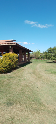 Casa Chácara 2 Dormitórios (1 Suite)