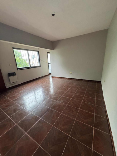 Casa De 4 Dormitorios 3 Baños En Barrio Centenario