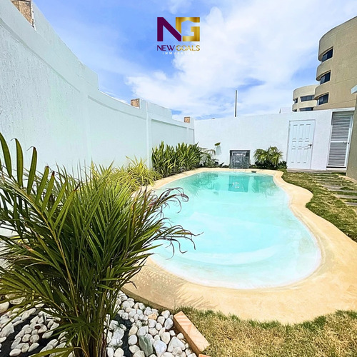Urb. Costa Azul Condominio De 4 Town House. Porlamar. Isla De Margarita