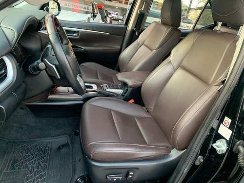 Toyota Hilux SW4 SRV 4x2 2.7 Flex 16V Aut. (7 lugares)