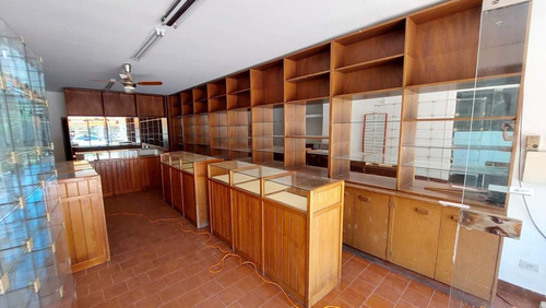 Imagen 3 de 6 de Local Comercial Completamente Amoblado En Zona Norte