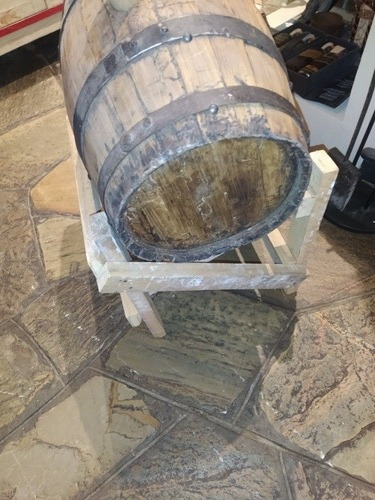 Imagen 4 de 5 de Barril De Roble Francés Con Base De Madera Y Tapón Adorno