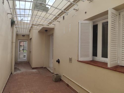 Casa En Venta Dos Dormitortios, En Junin.
