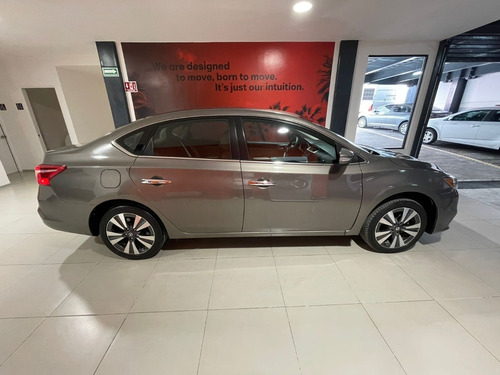 Imagen 4 de 15 de Nissan Sentra Exclusive 2017