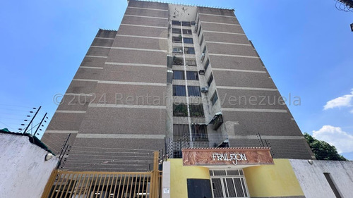 Apartamento En Venta Zona Centro, Maracay 24-22879 Hc