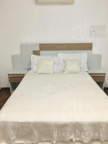 Punta Del Este, Playa Mansa , Chalet De 4 Dormitorios , 2 Suites.- Ref: 53975