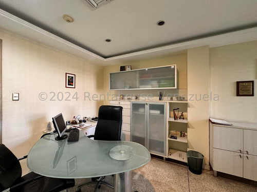 Edificio Comercial En Venta Con Oficinas Local Deposito Ascensor Carga Banco De Transformadores Cerco Electrico Mobiliario Almacen Estef 24-15246