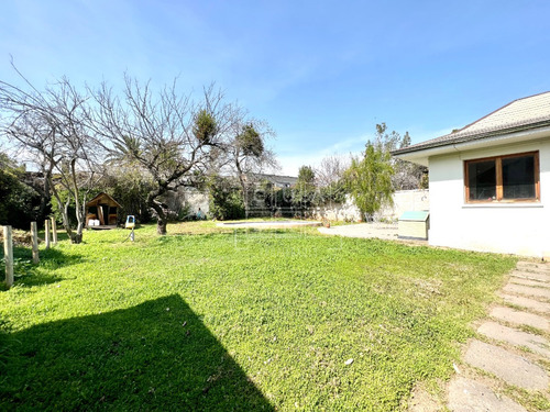 Clásica, Amplios Jardines 5d 3b+servicios