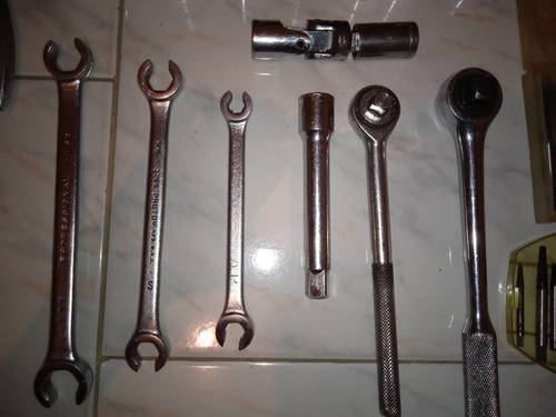 Imagen 2 de 6 de Herramientas Para Vehículos (dados, Llaves Y Pinza) Ref.70