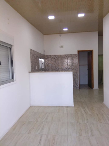 Casa 2 Dorm + Apto 1 Dorm. No Acepta Banco. Permuta