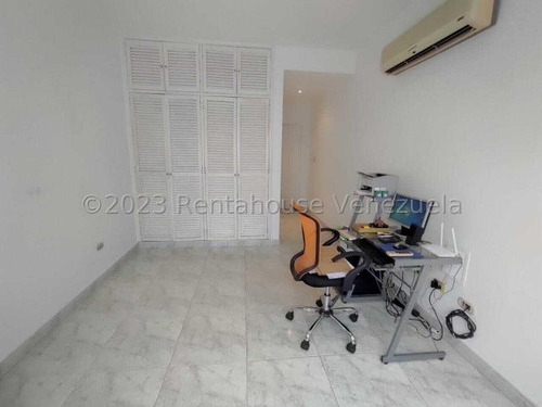 Casa En Venta Urbanizacion La Soledad Maracay Remodelada Pisos De Marmol Buena Ubicacion Zona Norte Kg:23-30429