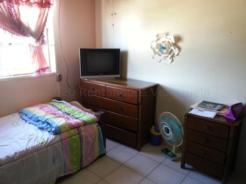 Apartamento Comodo Y Freso En Venta Cabudare 04145384403 21-4438