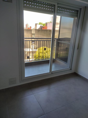 Imagen 10 de 30 de Venta Departamento Un Dormitorio Al Frente Balcón - Abasto