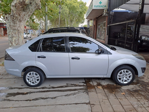 Imagen 3 de 20 de Ford Fiesta Max 1.6 Ambiente Plus Con Gnc