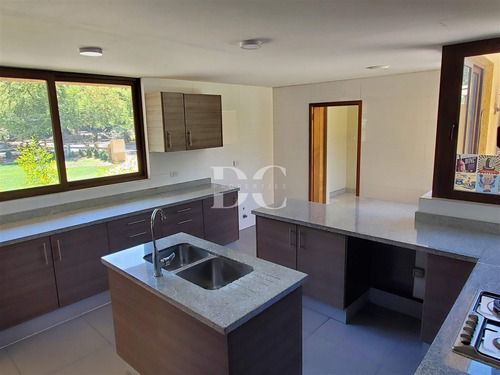 Casa En Venta De 5 Dorm. En Colina Chicureo, Las Brisas