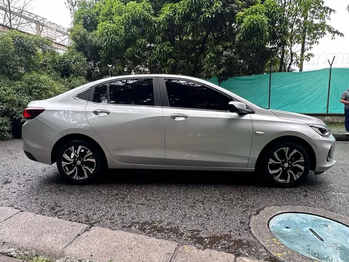 Chevrolet Onix 1.0T Premier Sedan At