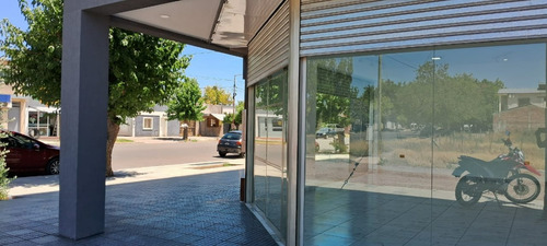 Alquiler De Locales Comerciales Sobre Avenida Moreno - ¡alta Gama Y A Estrenar!