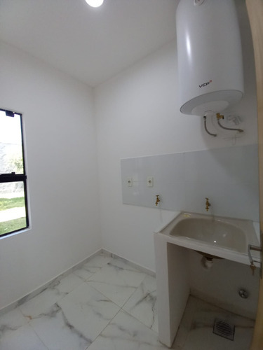 Vendo Casa A Estrenar En El Barrio San Pedro De Encarnación: 3 Habitaciones Y 2 Baños