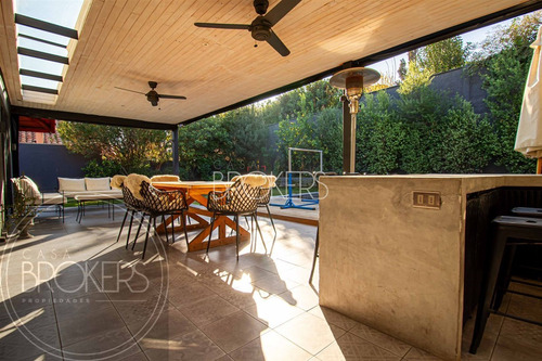 Casa En Venta De 4 Dorm. En Lo Barnechea