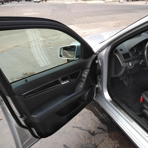 Mercedes-benz C200 Cgi At Blue Efficiency