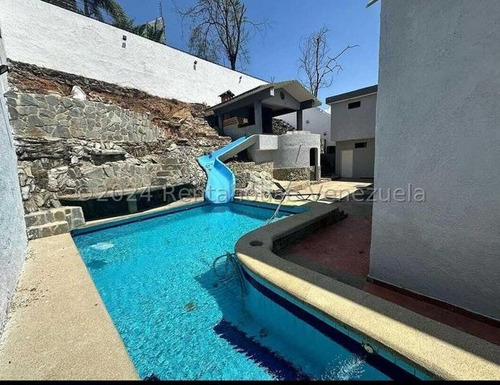 Casa Moderna Totalmente Remodelada, Con Amplios Espacios Iluminados Colinas De Guataparo 24-23018