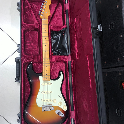 Guitarra Fender American Ultra Stratocaster Maple Ultraburst