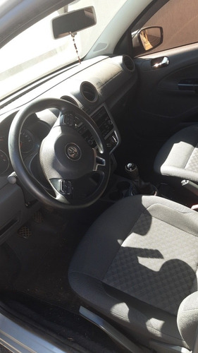 Imagem 4 de 5 de Volkswagen Voyage 2016 1.6 Msi Comfortline Total Flex 4p