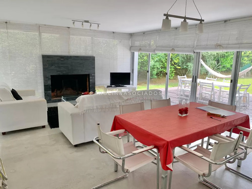 Casa En Venta En La Barra, Punta Del Este.