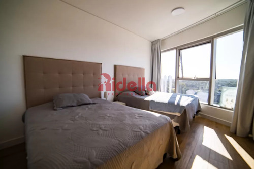 Alquiler Apartamento Trump Tower 2 Dormitorios, Vista Al Mar, Playa Brava.