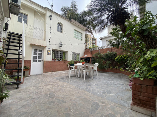 Venta Casa 5 Ambientes Con Patio Y Cochera Cubierta En Villa Del Parque