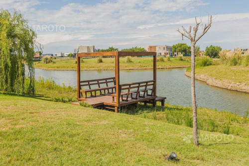 Imagen 2 de 11 de Lote En Venta Con Muelle En El Canton - Maroto Propiedades