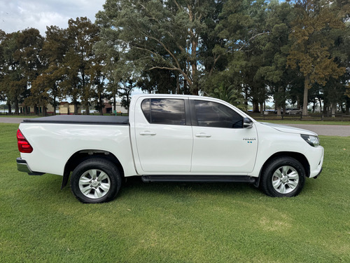 Toyota Hilux Dc Sr 4x4 Mt