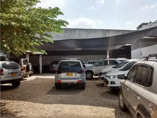 Parqueadero, 6 Locales,un Aparta-estudio