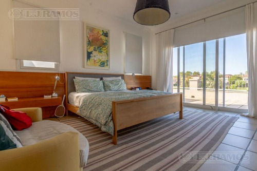 Casa A La Laguna Central Con 3 Dormitorios En Venta En Santa Barbara