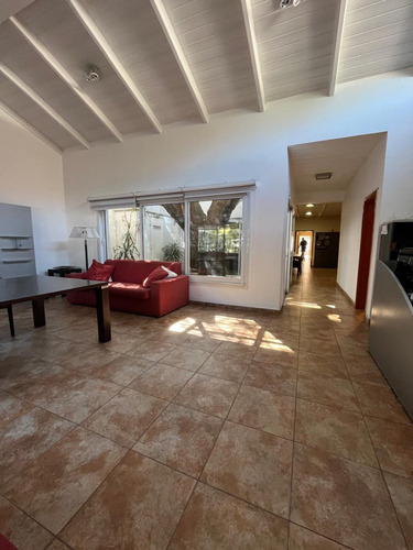 Casa De Categoria A La Venta En Villa Belgrano Sobre Neper