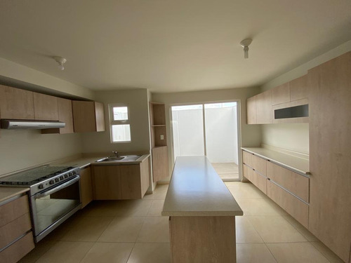 ¡haz Realidad Tus Sueños En Tecámac, Casa En Venta En Paseos Del Bosque 2! Acceso Controlado Y Diversión Garantizada Con Canchas Y Alberca, Rutas Cercanas A Cdmx Y Aifa