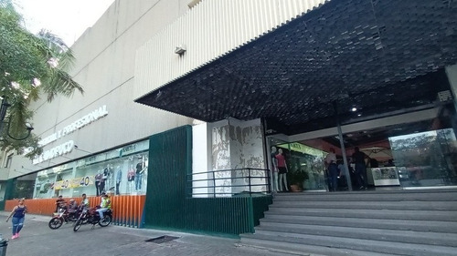 Imagen 6 de 13 de Douglas Rivero Vende Local C.c. Camoruco D.r.