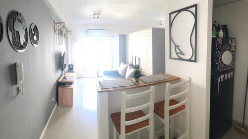 Hermoso Ambiente Y Medio Con Pileta