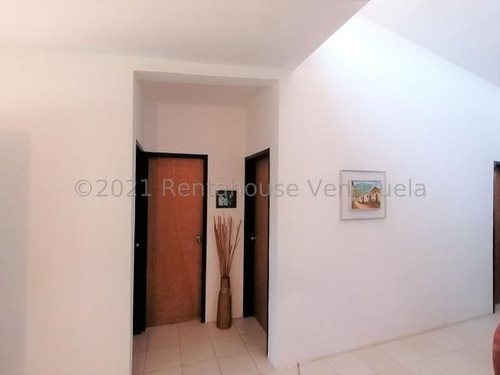 Imagen 2 de 30 de Casas En Venta El Amanecer Cabudare Lara. 3 Habitaciones 2 Baños 2 P/e Cod # 22 - 7781 Katty Vasquez Rentahouse 412 - 1498654 Contactame! Excelente Precio De Oportunidad E Inversion. Negociable !!!
