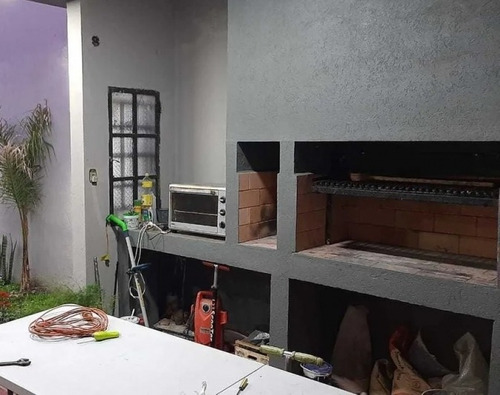 Imagen 9 de 11 de Chalet En Venta En Villa Luzuriaga.