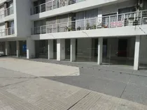 Comprar Venta Local Comercial Con Renta, Proximo A Avda. Italia. Moderno Y Luminoso Con Amplios Ventanales