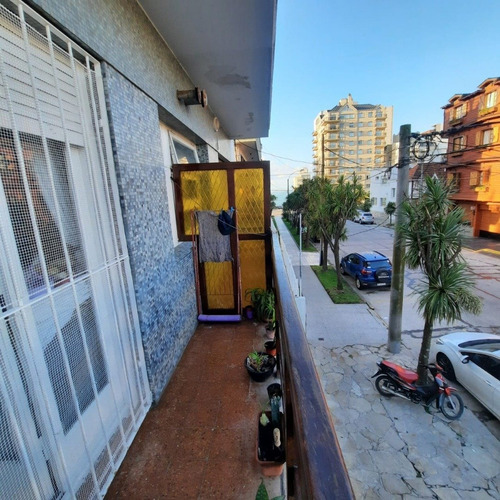 Imagen 3 de 8 de Ambiente A La Calle Con Balcón Saliente, Barrio Stella Maris