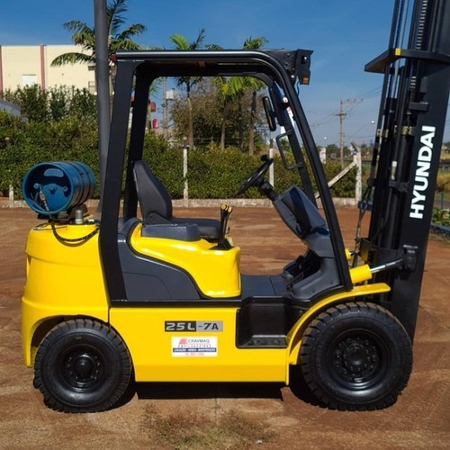 Imagem 1 de 5 de Empilhadeira Gás Hyundai 25l-7m, Ano 2015 Semi-nova