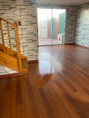 Venta Amplia  Casa Barrio Las Flores Lampa 3d 2b  