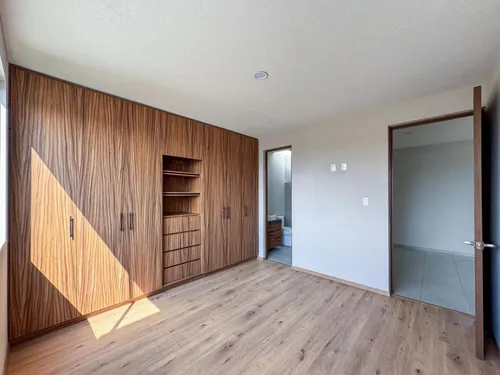 Casa En Venta En Metepec A Un Costado Del Parque Bicentenario Con Diseño Moderno